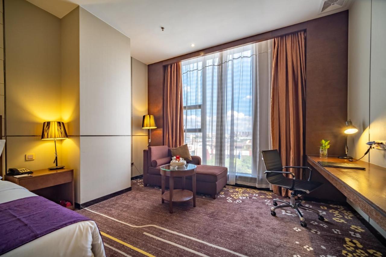 Relteem Hotel Zhongshan  Exteriör bild